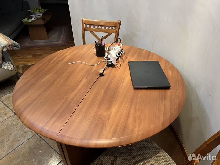 Стол для переговоров