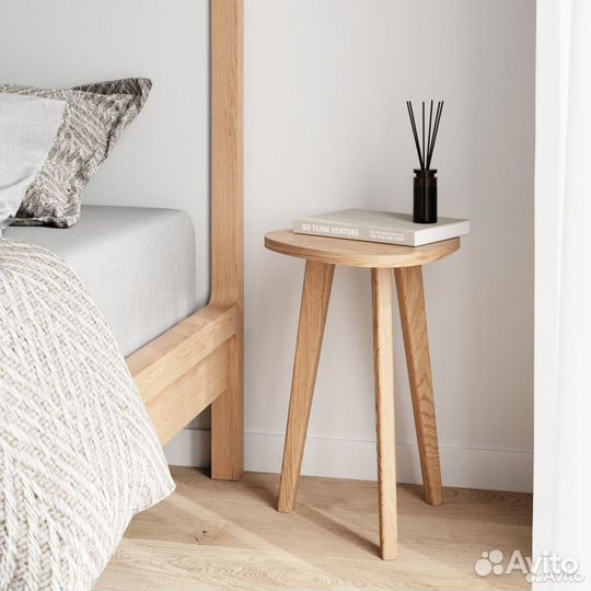 Прикроватный столик