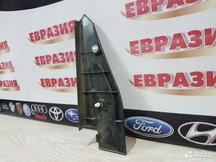 Уголок двери передний правый Honda Stepwgn RF7