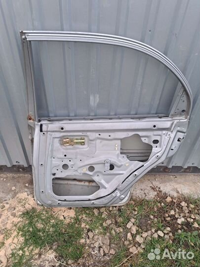 Дверь задняя правая на Kia Shuma