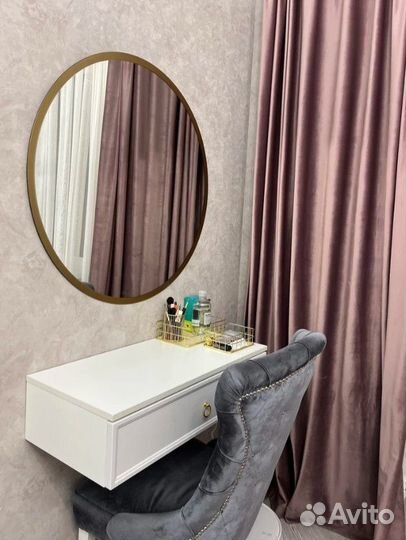 Круглое зеркало для дома с окантовкой