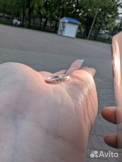 Обручальное кольцо с бриллиантами