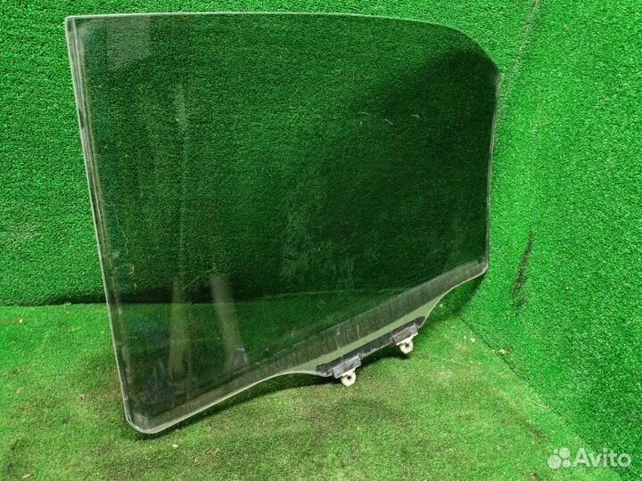 Боковое стекло заднее правое Mitsubishi Lancer 9