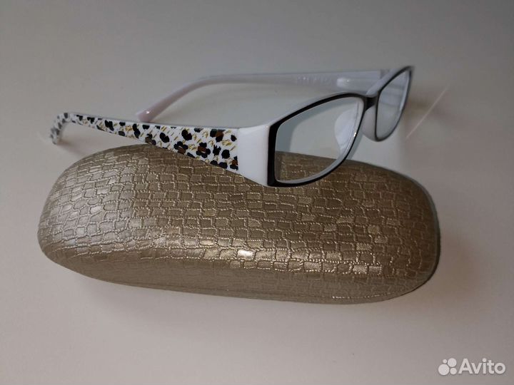 Очки +1 с чехлом и салфеткой