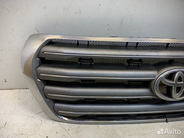 Решетка радиатора Toyota Land Cruiser 200