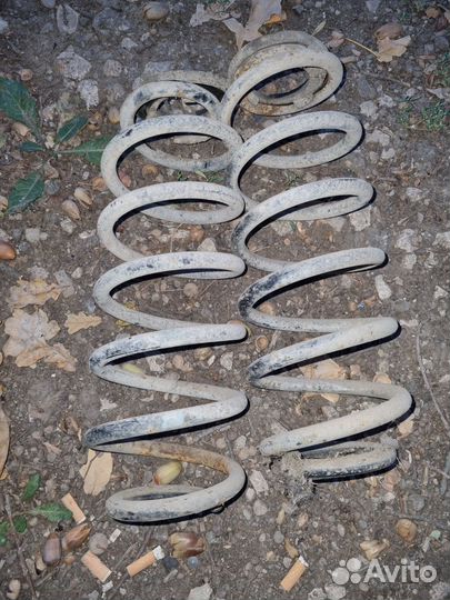 Тойота аурис E150 задние пружины