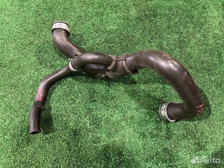 Патрубок радиатора нижний Mercedes-Benz C-Class