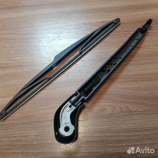 Поводок со щеткой Ford Focus 2 хэтчбэк