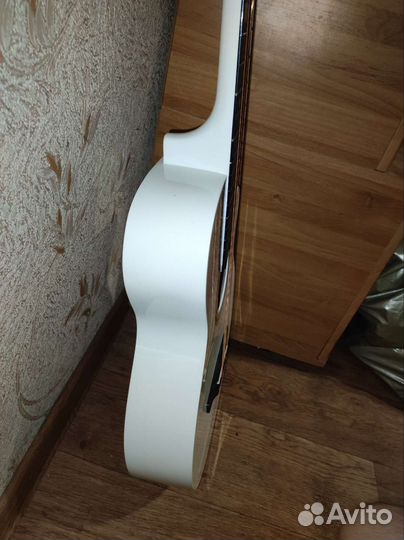 Акустическая гитара