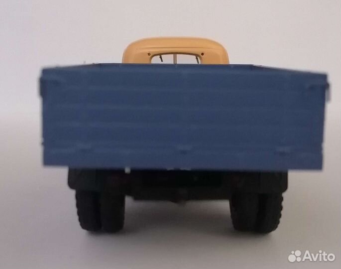 Модель грузовика 1:43