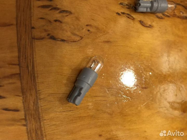 Оригинальные лампочки mercedes в подсветку торпеды