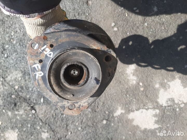 Стойка передняя правая Toyota Corona 190 1992-2002