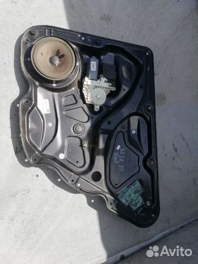 Стеклоподъемник задний правый Volkswagen Passat B6