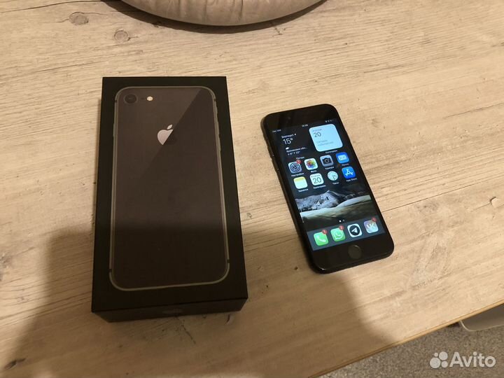 Телефон iPhone 8 64 gb
