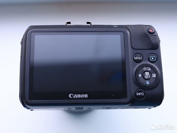 Canon EOS M Kit 18-55mm