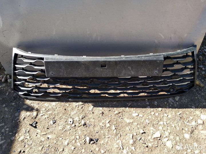 Решетка переднего бампера Mitsubishi Pajero Sport