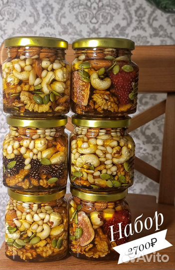 Новогодний подарок орехи и мёд