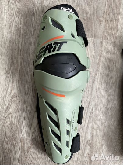 Налокотники Leat