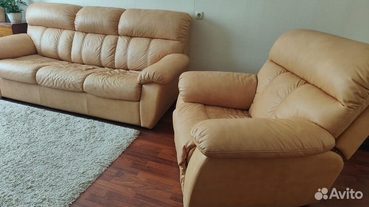 Комплект диван и кресло кожаные