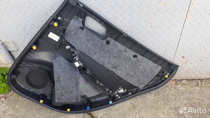 Обшивка двери на Hyundai Solaris 2013 лев