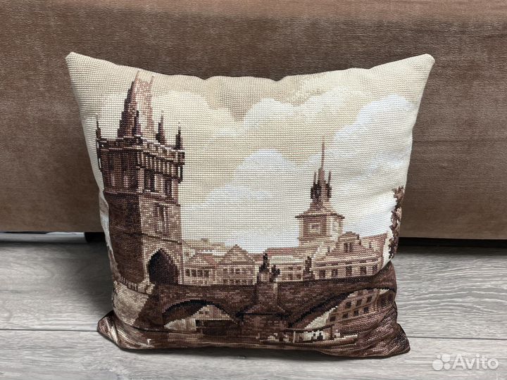 Подушка ручной работы
