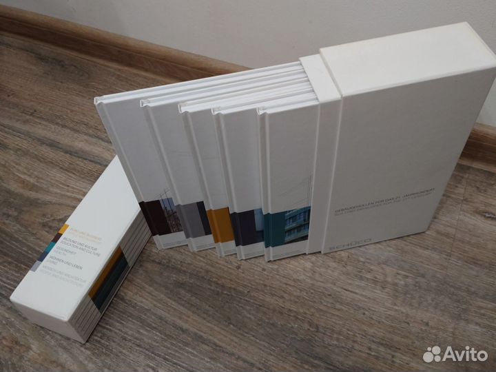 Книги по архитектуре в подарочной коробке