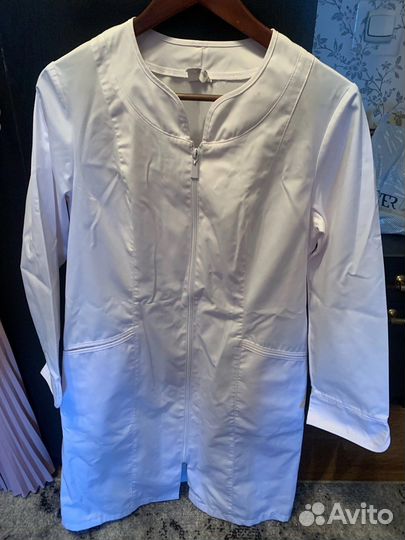 Белый медицинский халат