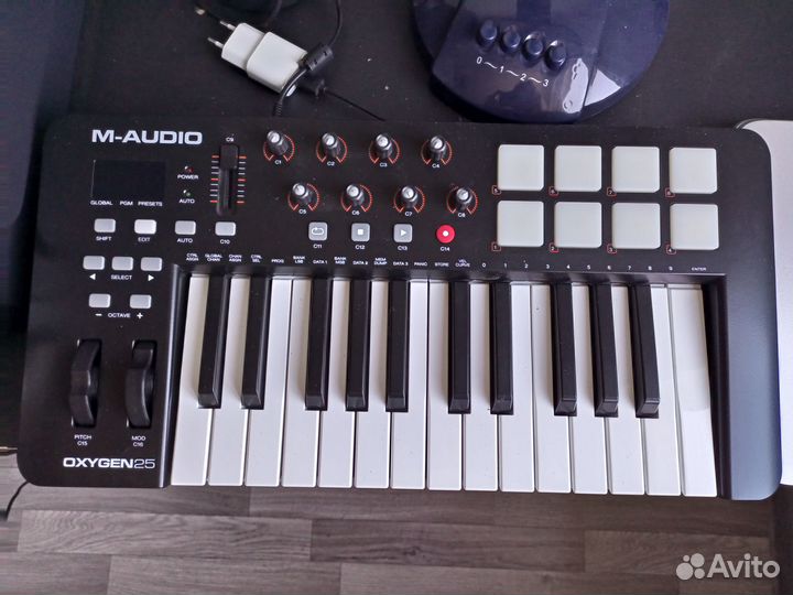 M audio oxygen 25