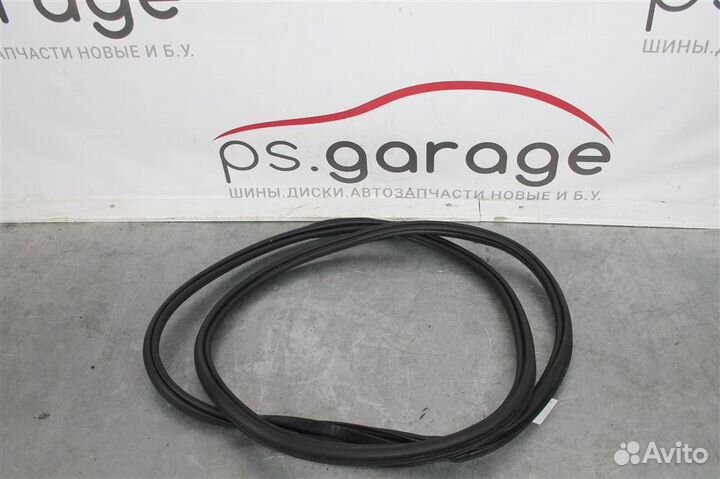 Уплотнитель кузова передней правой двери Volvo X