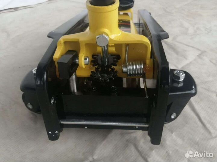 Домкрат подкатной 3 тонны