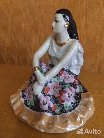 Статуэтка фарфор 