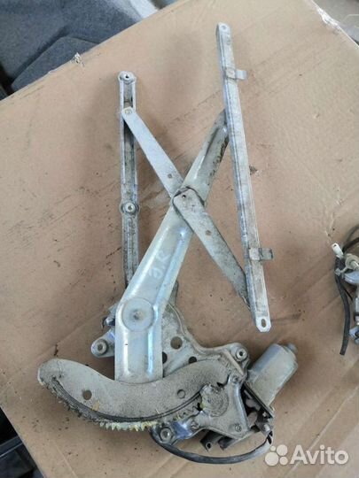 Стеклоподъемник задний правый тойота ипсум 10