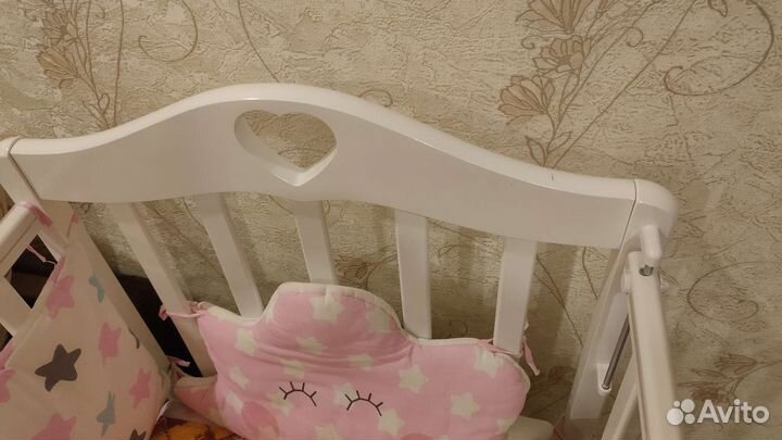 Детская кроватка с универсальным маятником