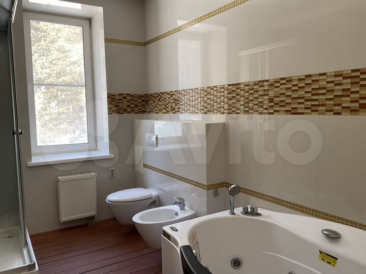 Коттедж 799 м² на участке 16 сот.