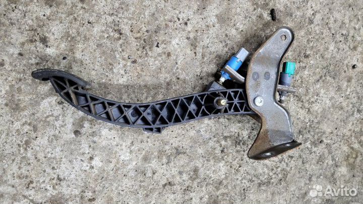 Педаль сцепления Renault Megane седан K4M 2006