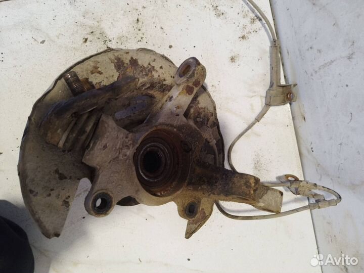 Кулак передний левый BYD F3 2008 bydf3