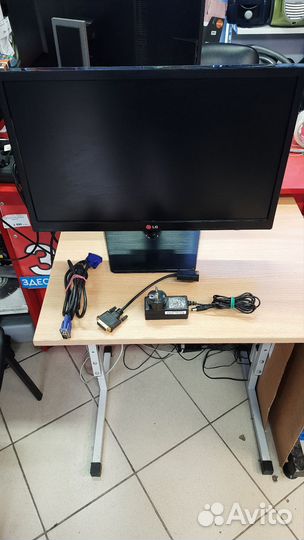 Монитор LG 22