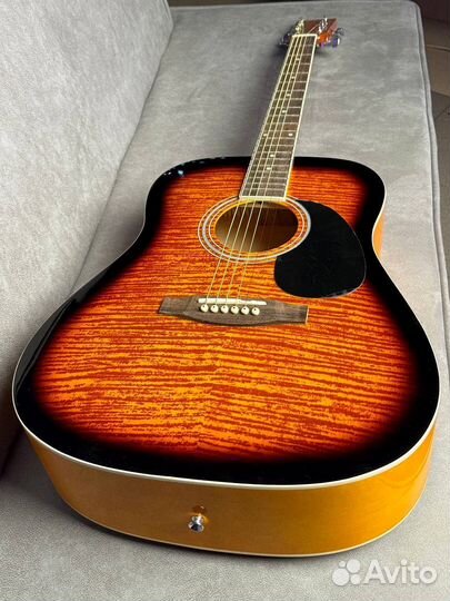 Акустическая гитара + чехол а подарок