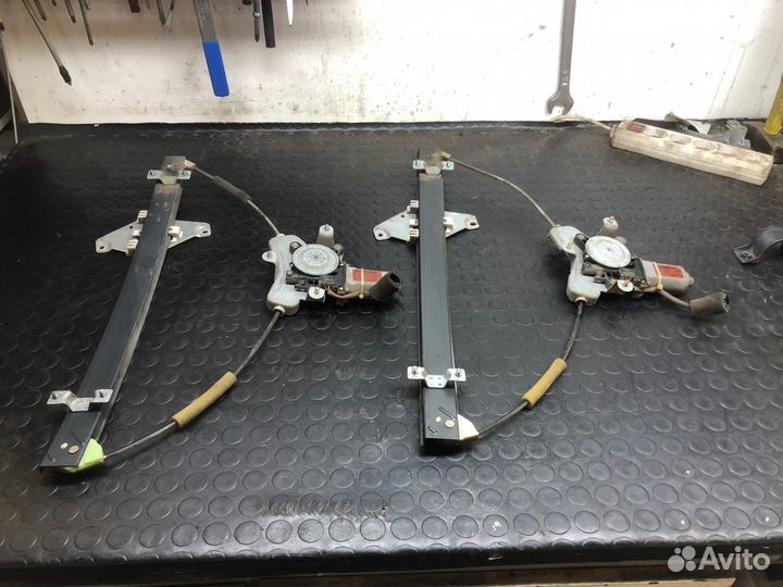 Стеклоподъемник передний правый Ssang yong Rexton