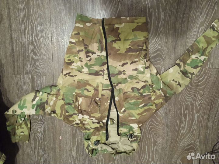 Ветровка и штаны для рыбалки или охоты