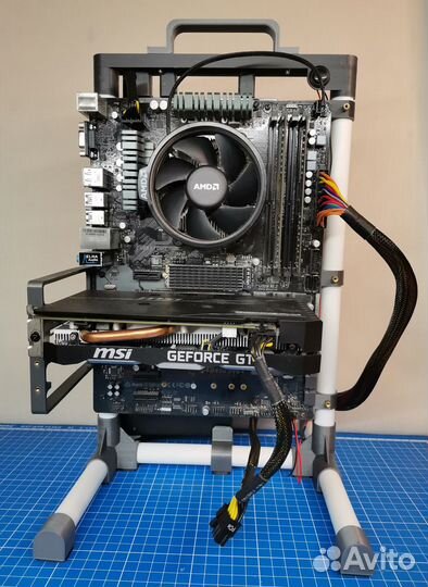 Открытый компьютерный корпус. Компьютерный стенд