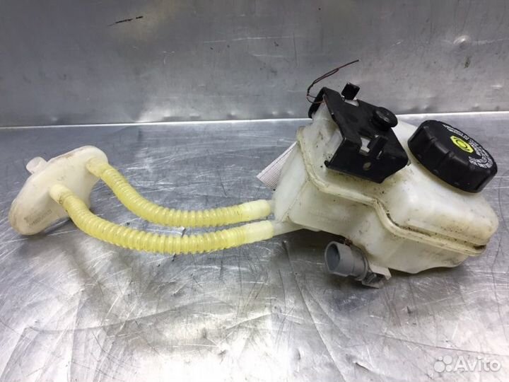 Бачок главного тормозного цилиндра Opel Meriva 200