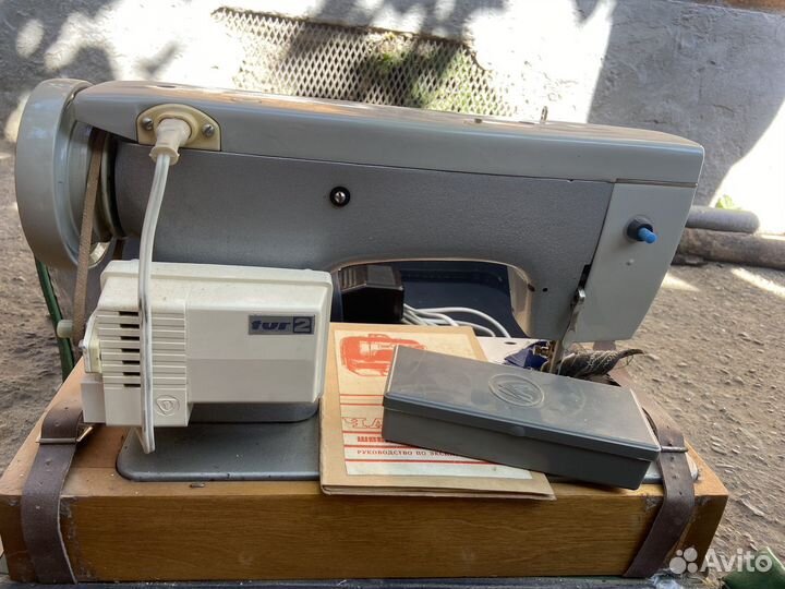 Швейная машинка Чайка 3