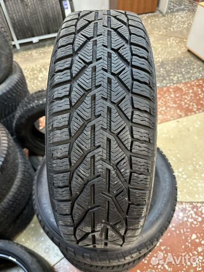 Шины Karmoran Snow 215/70 R16 с дисками Mitsubishi