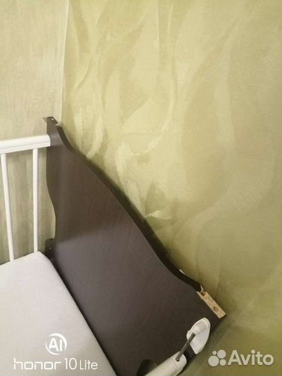 Детская кроватка с маятником