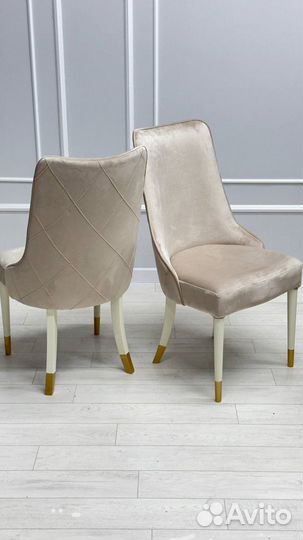 Стол и стулья новые