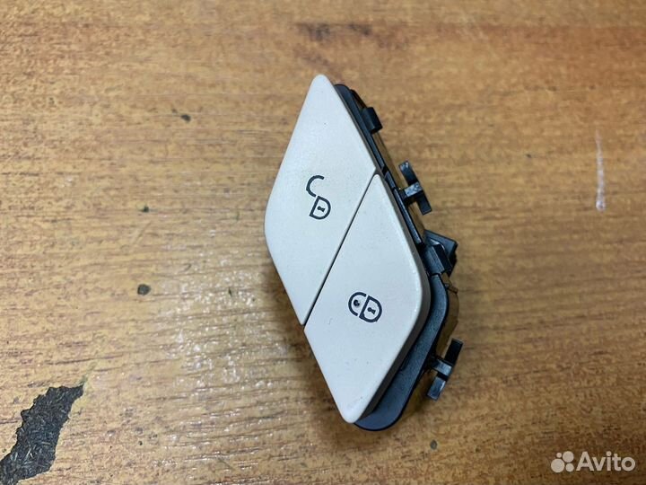 Кнопка центрального замка Mercedes W222