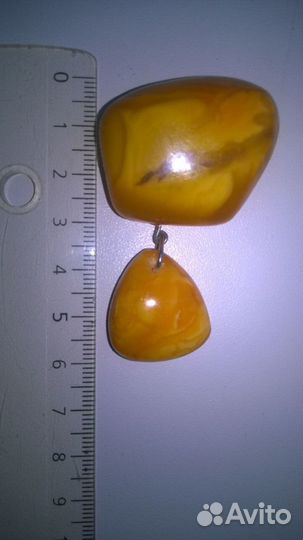 Брошь янтарь