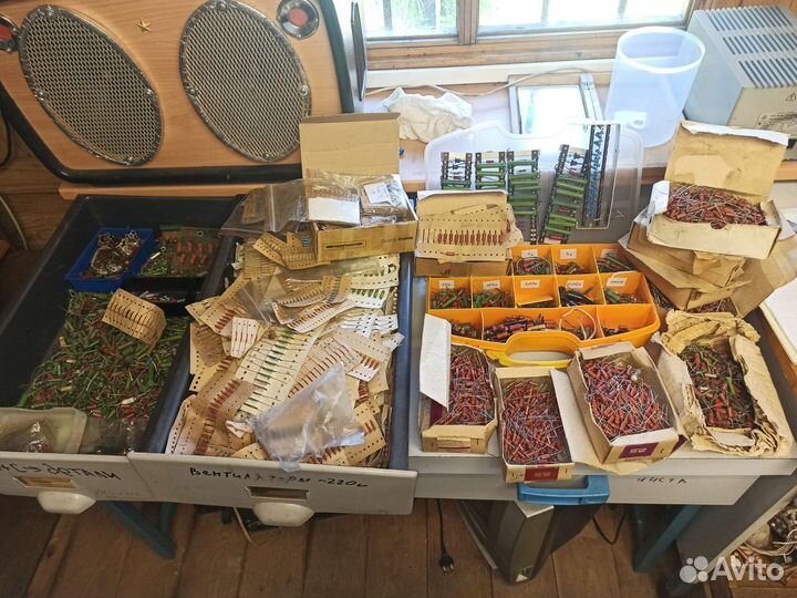 Радиодетали разные очень много