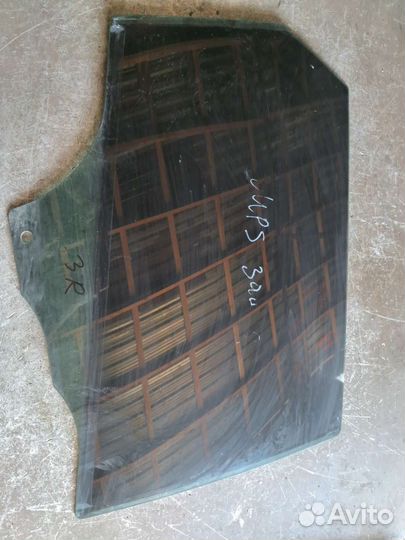 Стекло двери задний Mazda 3